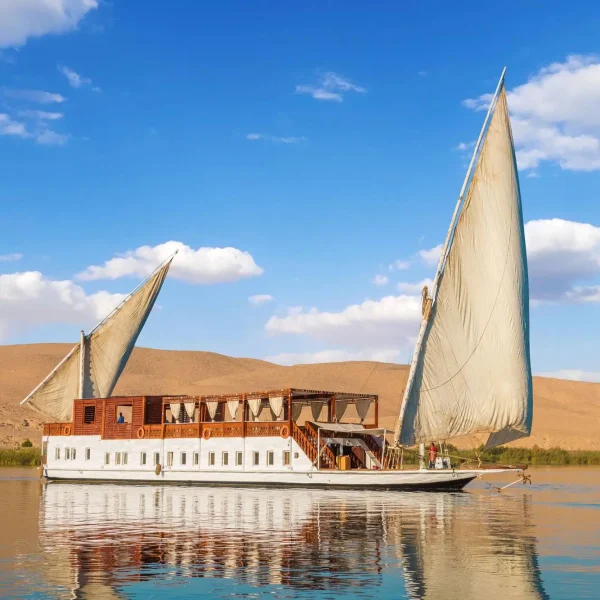 El Hanim: luxury Dahabiya adventure
