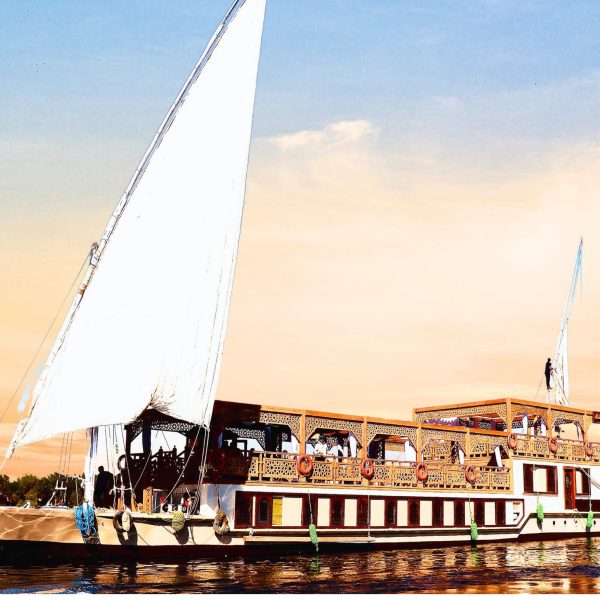 Luxury Dahabiya El Hanim explore historical trip